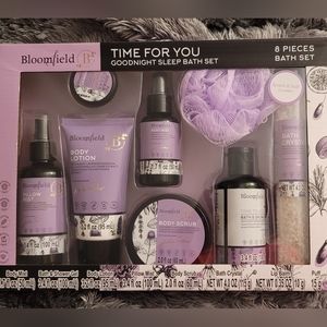 Beautiful 8 piece bath gift set!